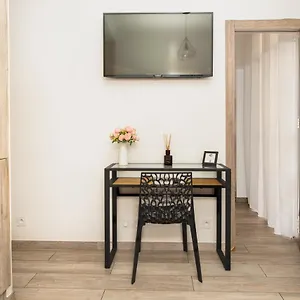 Apartment Centre Flat - Modern, Quiet And Brand New Nice