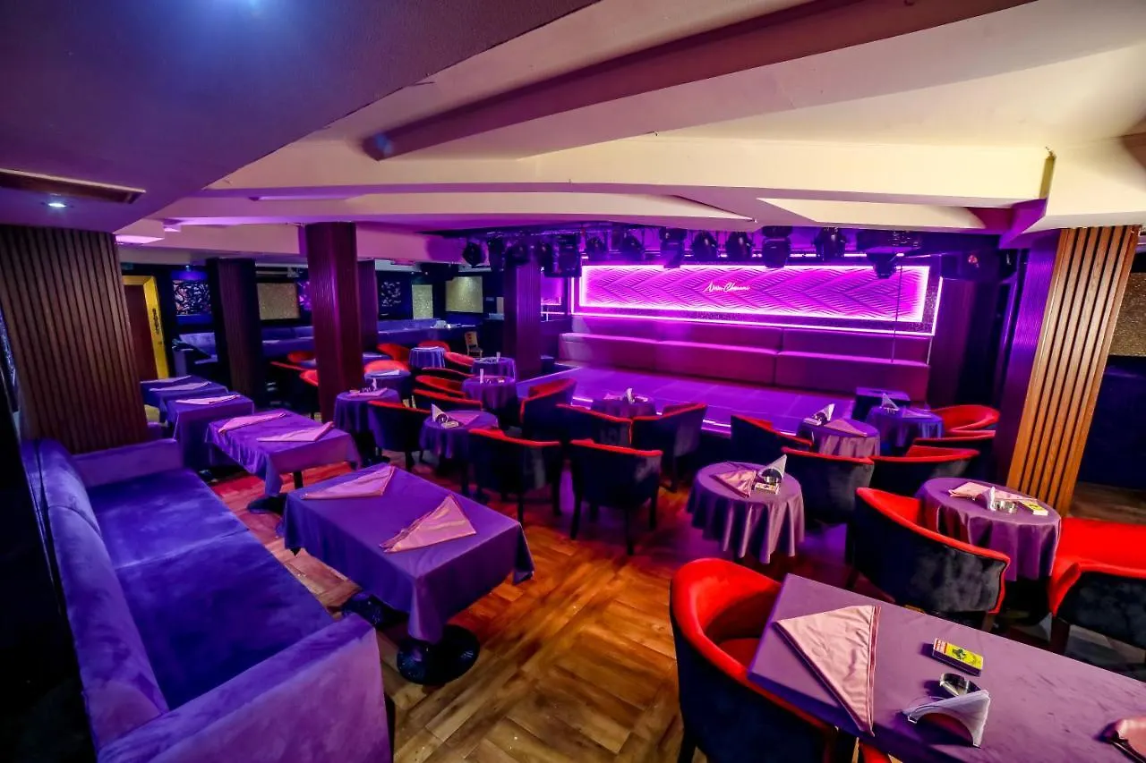 Hyde Park Hotel Dubai 2*,